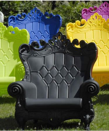 Queen of Love armchair - black rental in Milan Italy